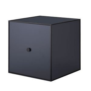 By Lassen Frame 35 Laatikko Ovella Tummansininen