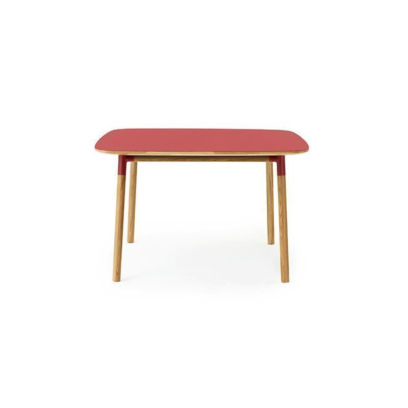 Normann Copenhagen Form Pöytä Punainen / Tammi 120x120 Cm