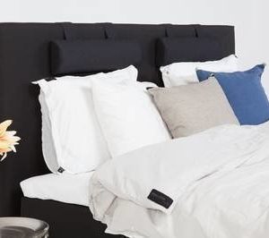 Sängynpääty Ilona 180x125 cm musta